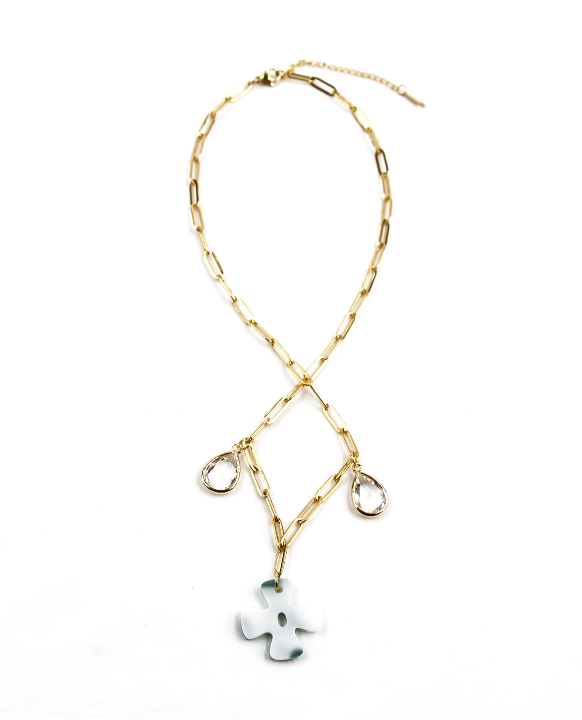 Collar dorado con cruz verde y colgantes de cristal