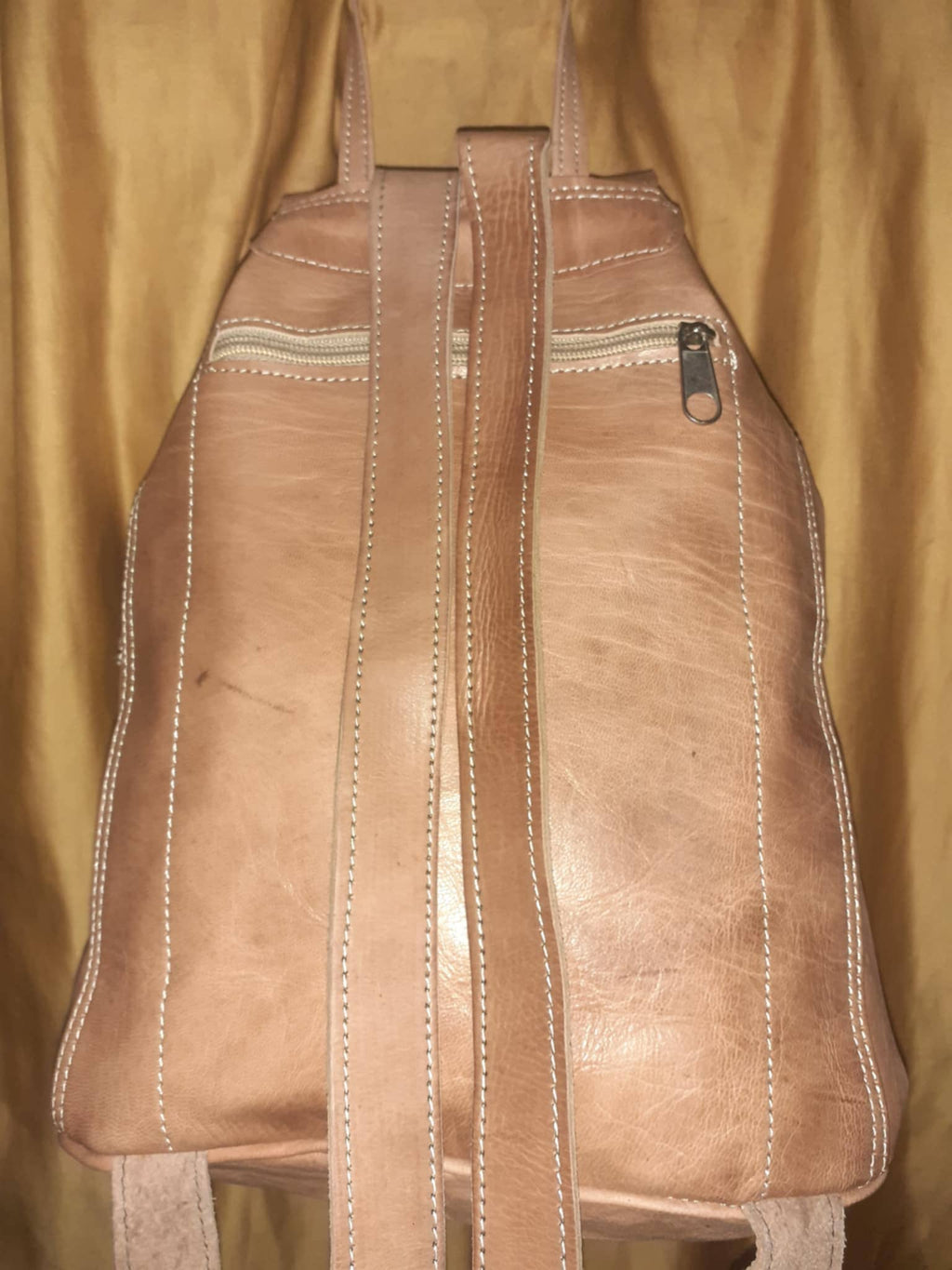Mochila Marrakech Artesanal — Estampado Sol de Colores con Remaches