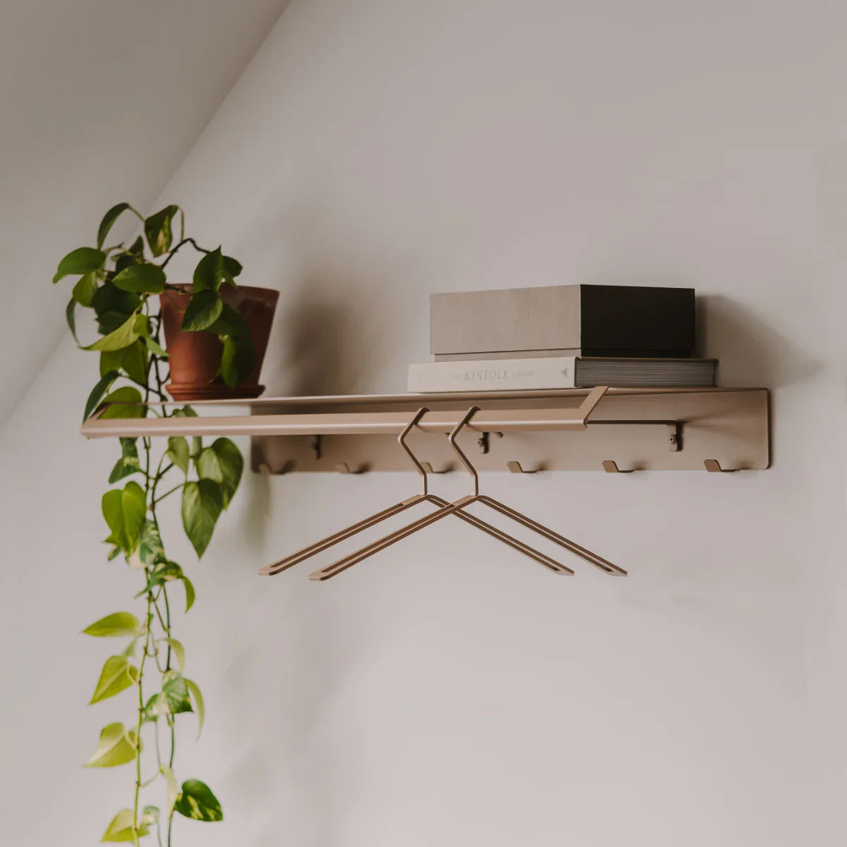 Perchero de pared Ibiza – colgador de pared con estante y ganchos